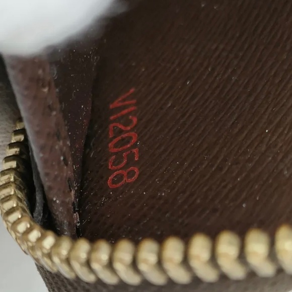 Authentic Louis Vuitton Zippy Wallet - Picture 2 of 8